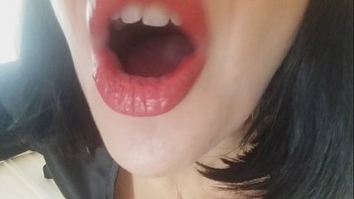 Honey, iya iyawo rẹ ko ni jẹ ki o lọ si ile-iwe loni... Mo nilo rẹ pupọ…